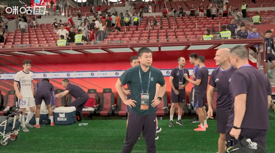 让上港舒舒, 战略性放弃, 往多次交锋