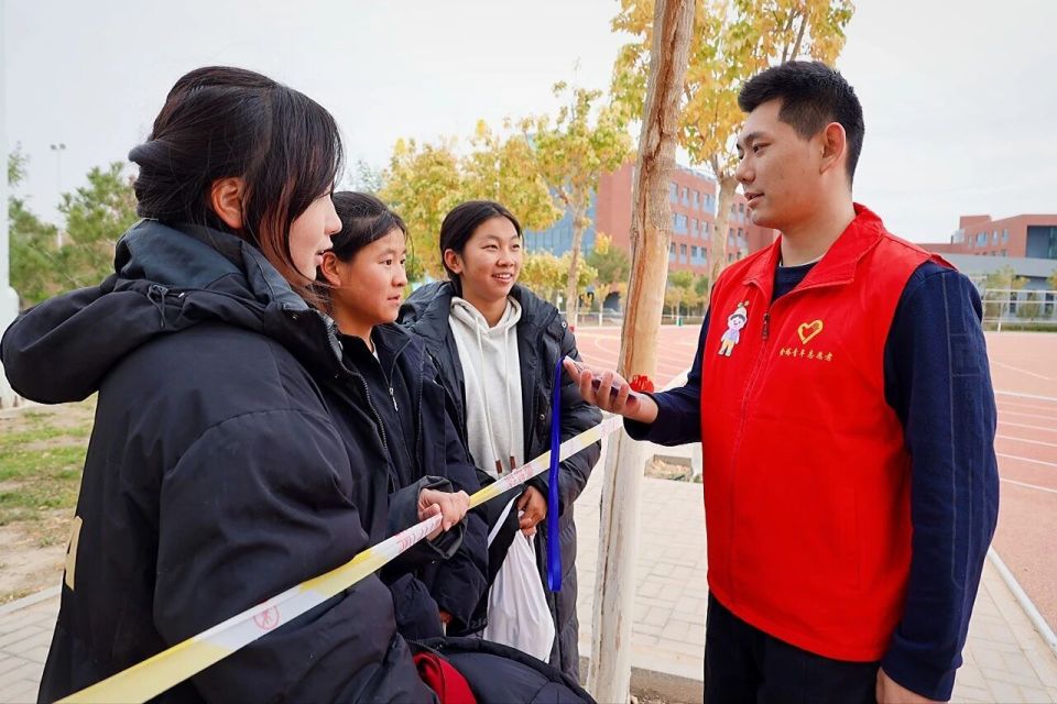 余名参与者, 在运动的激 余名参与者, 在运动的激